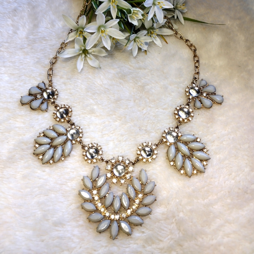 Statement Jewelry Luxury Night Necklaces Women's White Gray Gold
